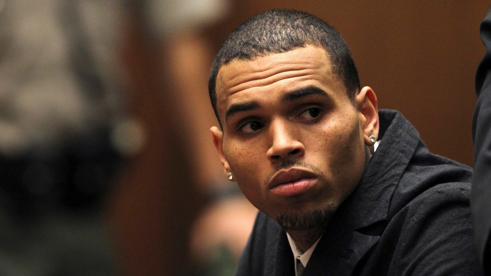 cheats/2014/12/08/0chris-brown-tries-to-win-back-ex/141208-chris-brown-cheat_sgv1oc