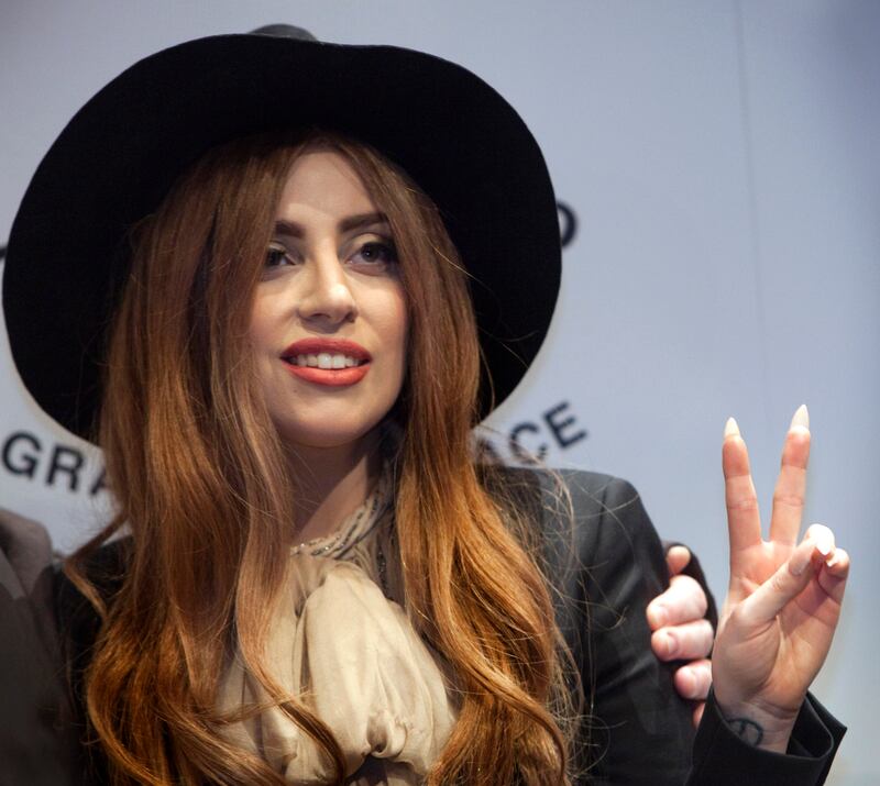 galleries/2012/10/15/celebrity-assistant-horror-stories-taryn-manning-more-photos/personal-assistants-gaga_r8unzm