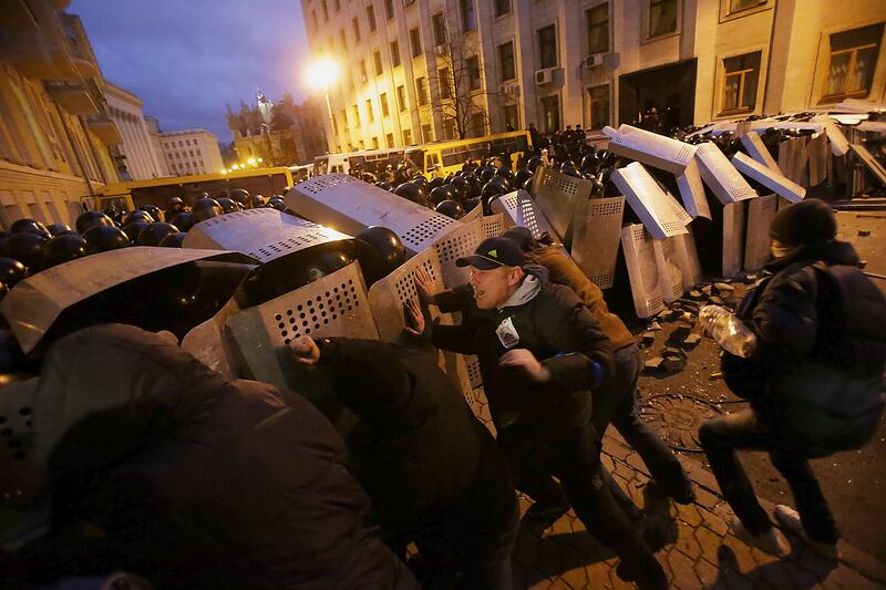 galleries/2013/12/03/ukraine-explodes-in-violence-protesters-call-for-yanukovych-to-resign-photos/131202-ukraine-protest9_cbi3ll