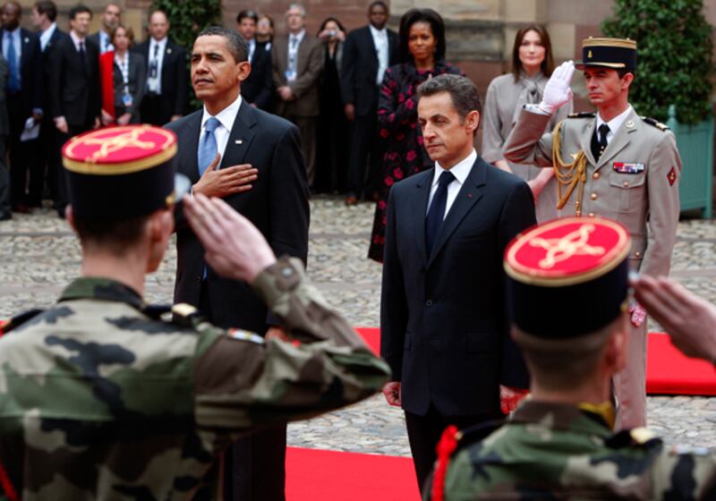 galleries/2009/04/01/the-obamas-first-overseas-trip/obamas-sarkozy-1_eniekw