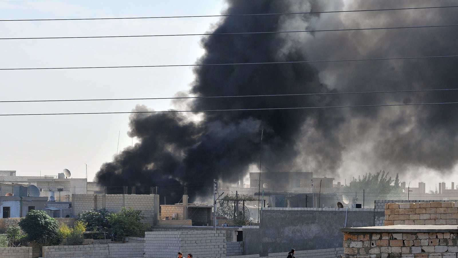 cheats/2012/11/12/syrians-bomb-near-turkish-border/syrian-government-bombs-near-turkish-border-cheat_tp3dmq