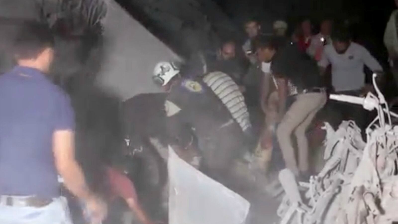 170930-syria-airstrikes-civilians-killed-cheat_uivuea