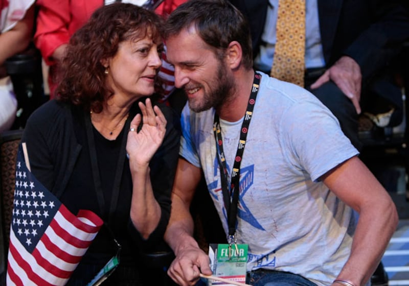 galleries/2010/01/03/sarandon-and-robbins-split/robbins-saradon-split---democratic-rally_qhlmoc