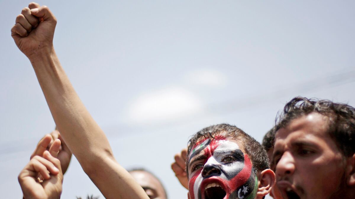 cheats/2011/09/18/yemen-opens-fire-on-protesters/yemen-protesters-open-fire-cs_xc0yor