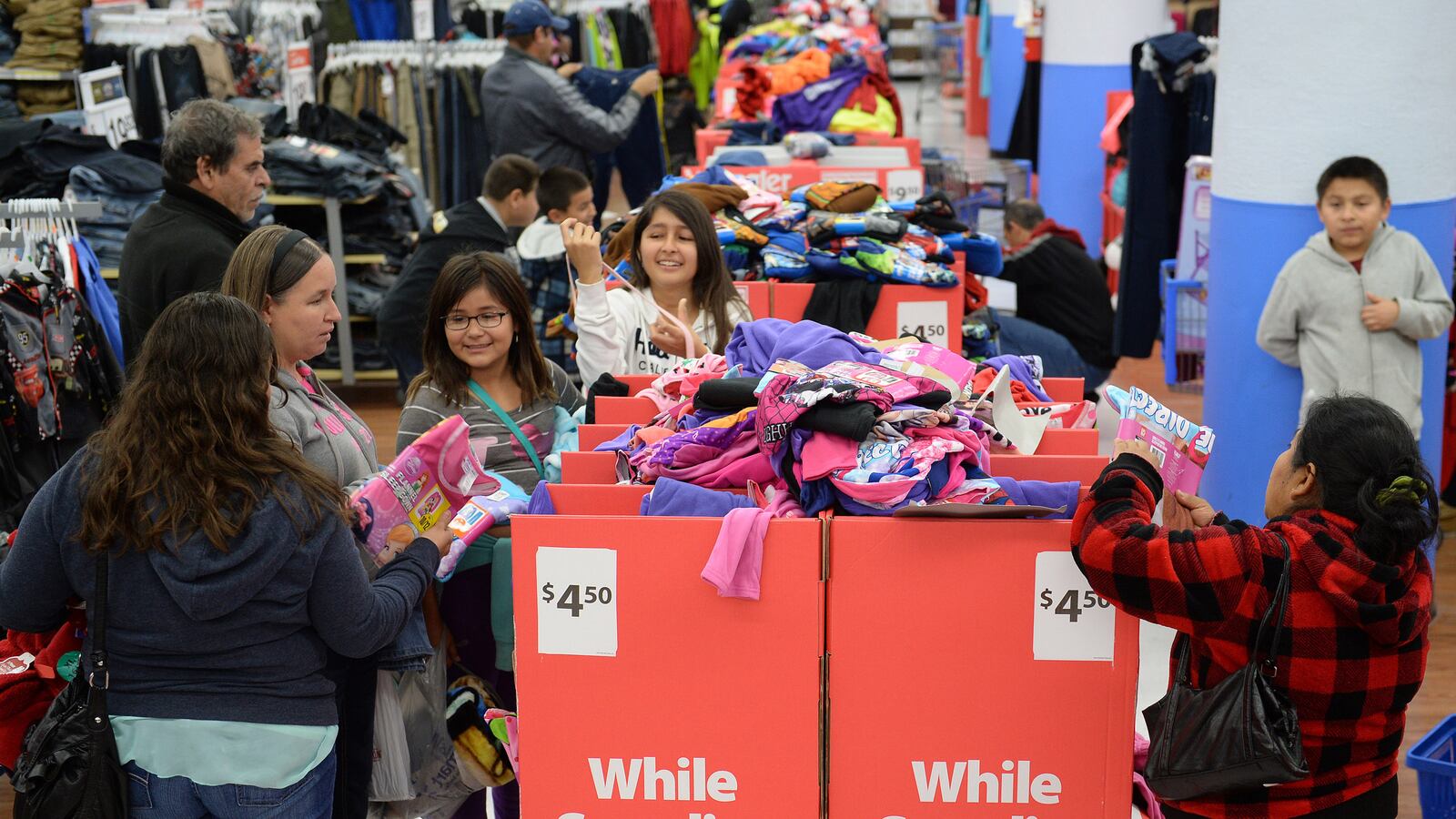 cheats/2015/06/02/study-minority-retail-workers-paid-less/131203-black-friday-cheat_mqlcgf