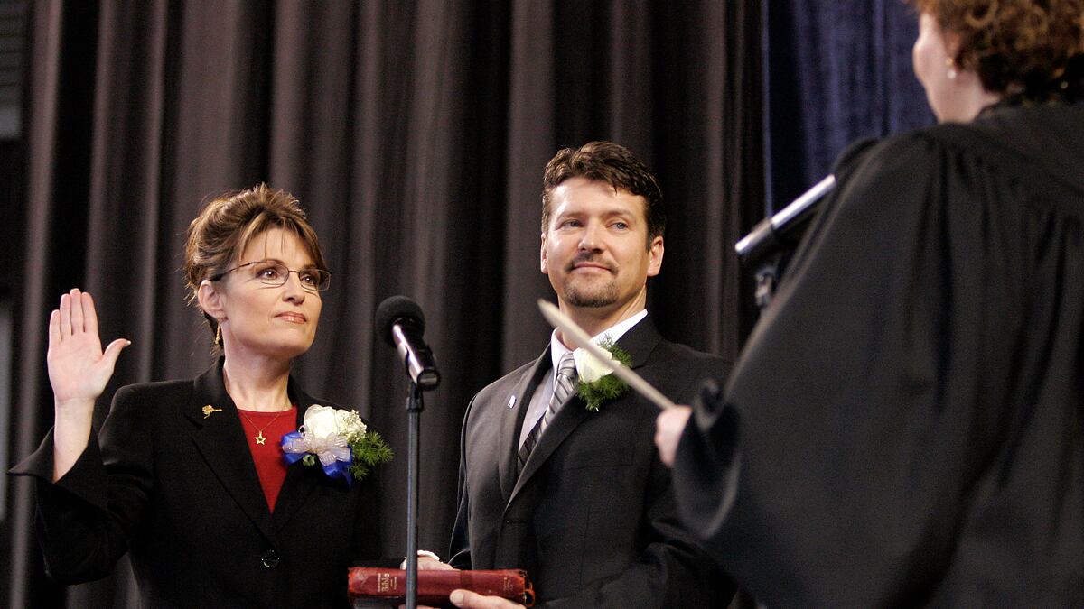 articles/2012/02/25/sarah-palin-emails-reveal-divorce-jokes-exhaustion-and-trouble-with-levi-johnston/palin-emails-linton_f6jleq