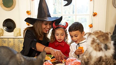 articles/2010/10/25/the-unhealthiest-halloween-candy-from-twix-to-snickers-to-mms/halloween-candy-gal-launch_g64zpu