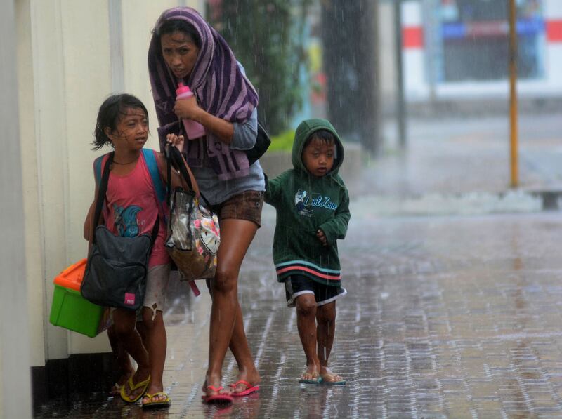 galleries/2013/11/08/monster-typhoon-haiyan-barrels-into-philippines-photos/typhoon-haiyan-5_bzsqjk