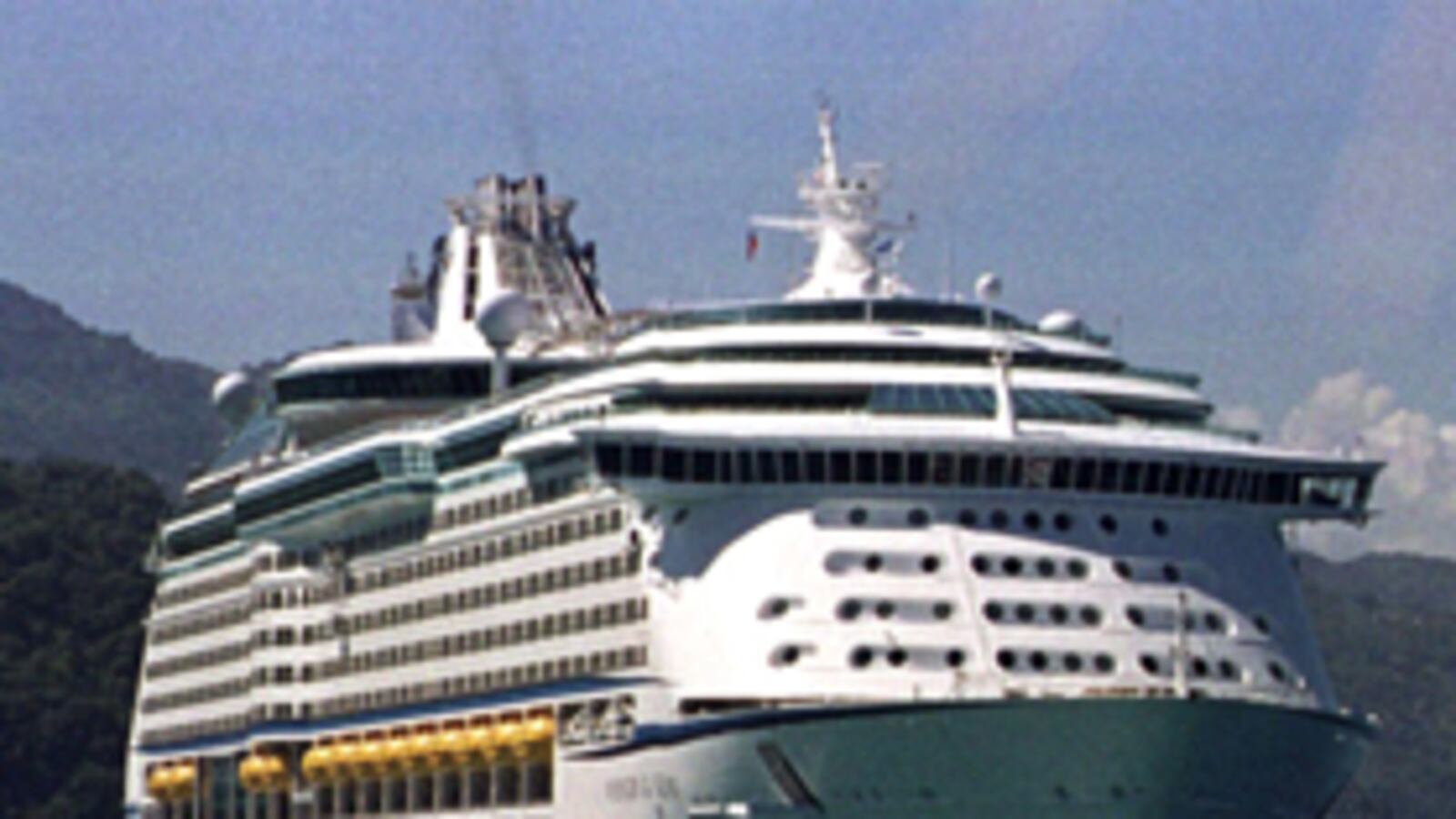 cheats/2010/01/18/cruise-ships-dock-in-haiti/haiti-cruise-ships_c8mmky