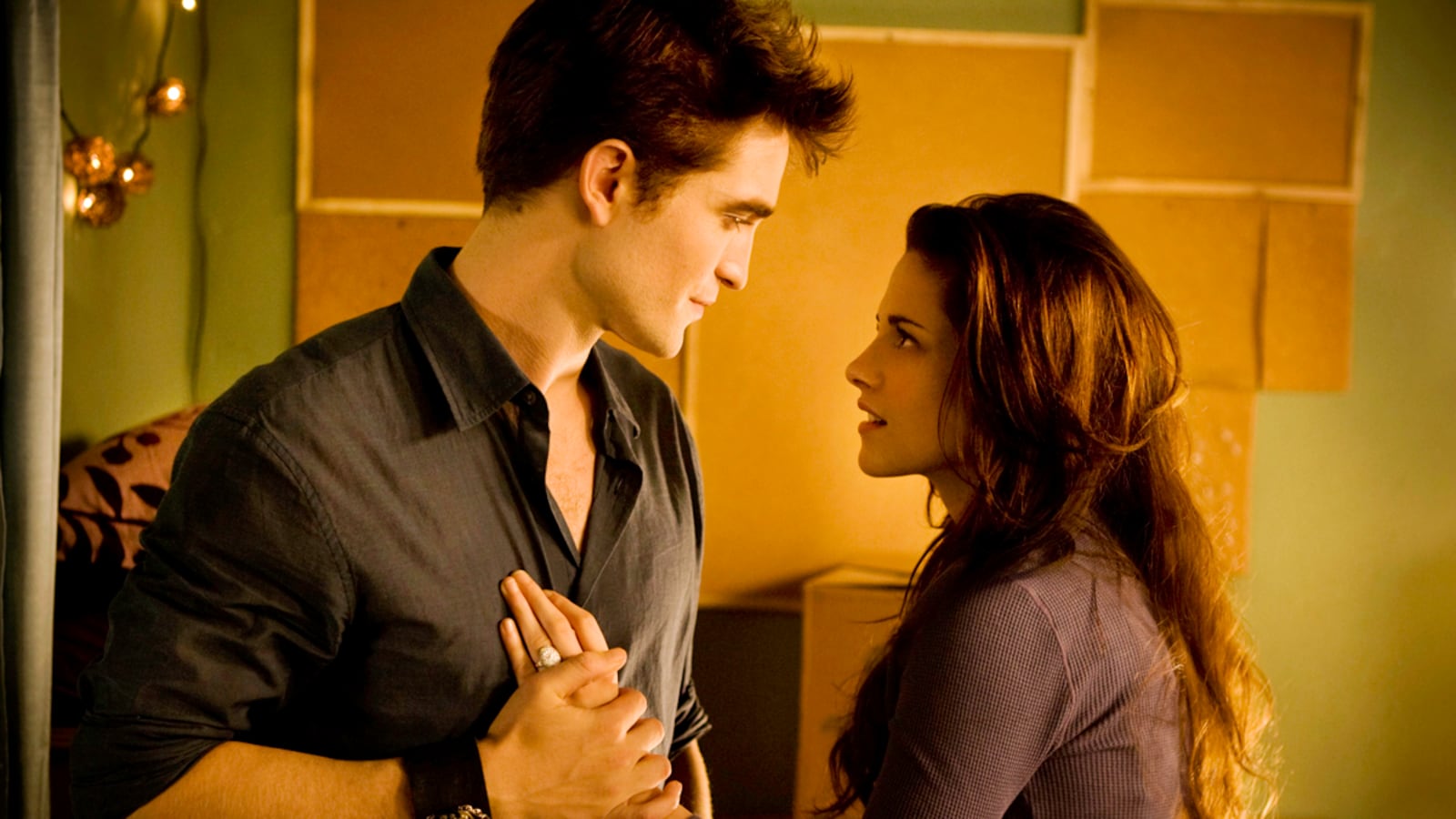 articles/2011/11/21/bill-condon-and-melissa-rosenberg-on-twilight-saga-breaking-dawn/breaking-down-breaking-dawn-stern_py17zz
