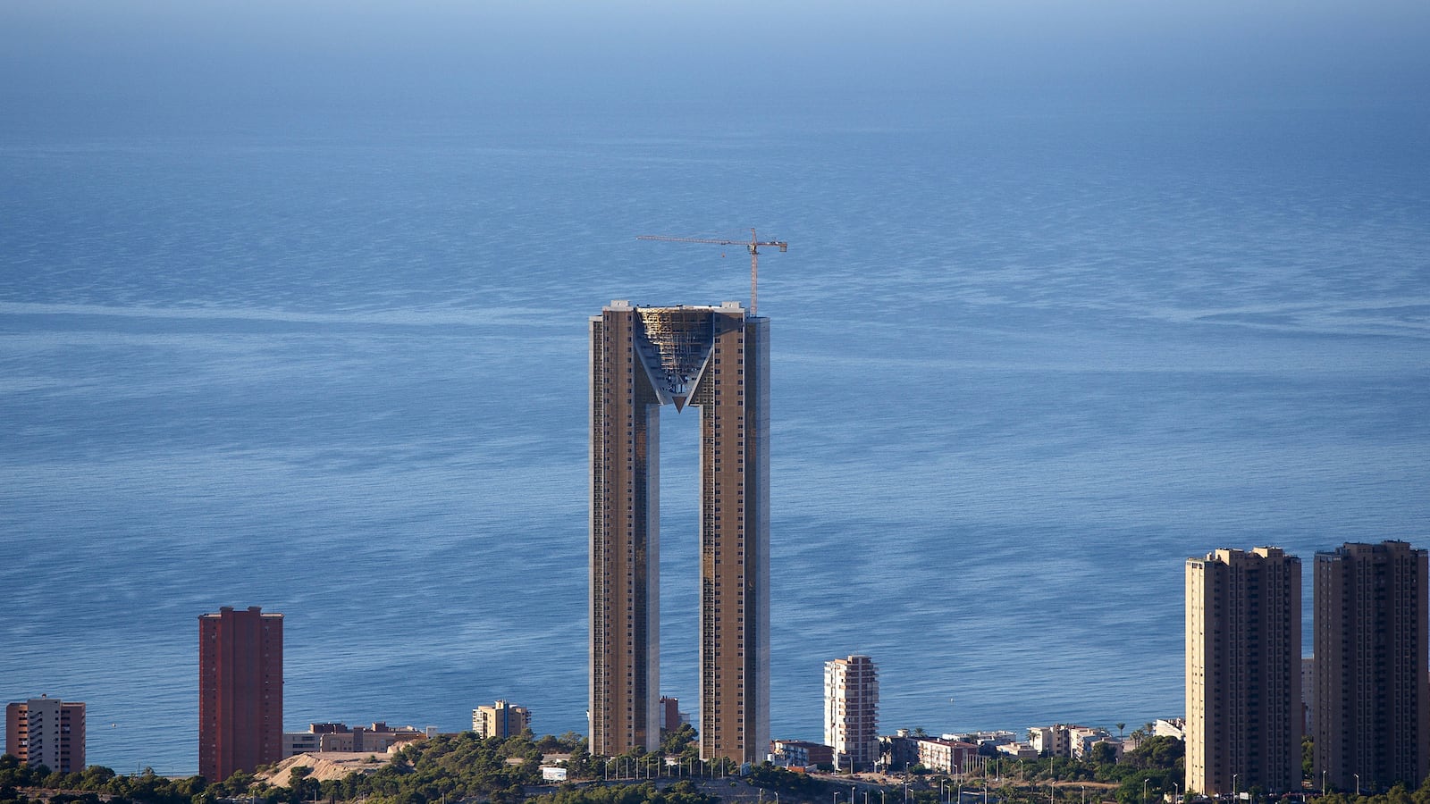 cheats/2013/08/10/near-complete-spanish-skyscraper-forgets-elevators/130810-spain-skyscrapper-cheat_kagli7