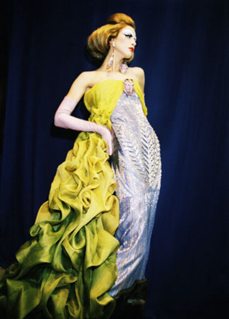 galleries/2009/12/18/backstage-dior/dior-12_mhom8v