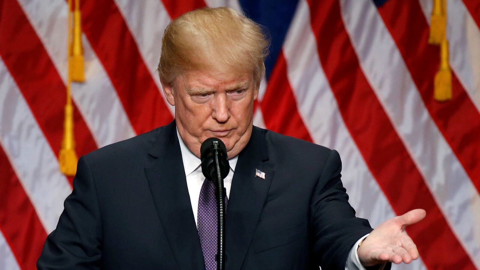 171218-trump-fbi-russia-warnings-cheat_hhx6oh