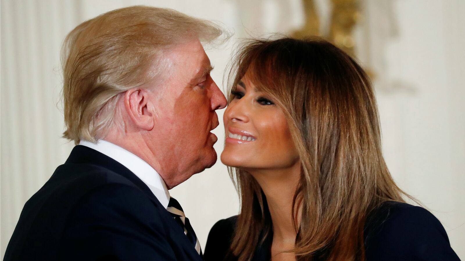 180604-melania-cheat_twnkfk