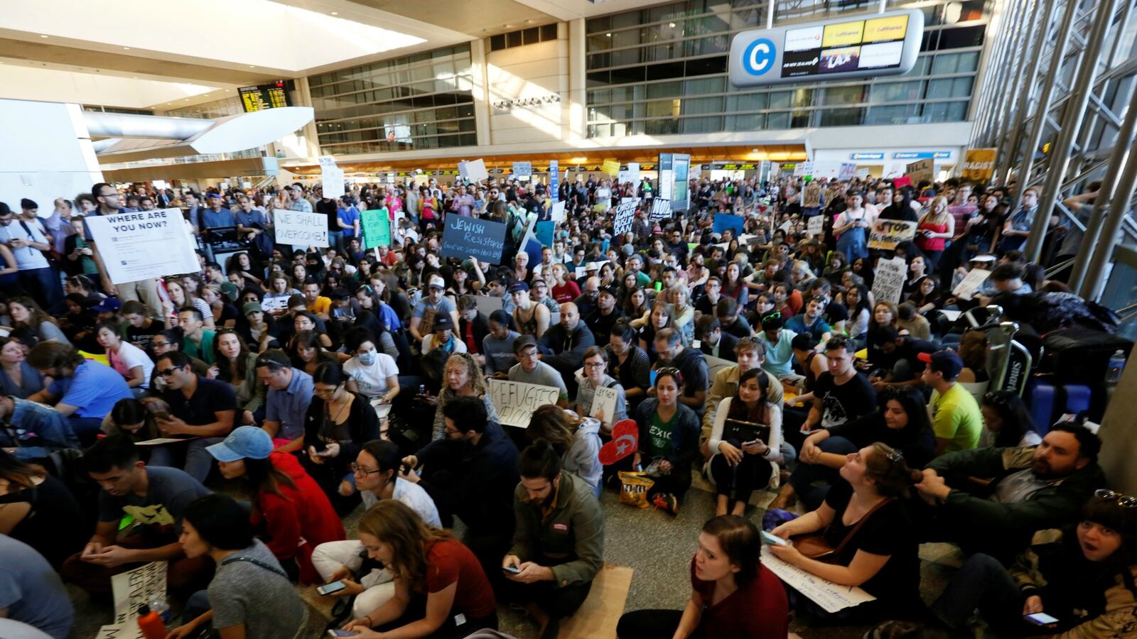 cheats/2017/02/03/100k-visas-cancelled-over-trump-ban/170203-trump-ban-visas-cheat_zhxks7