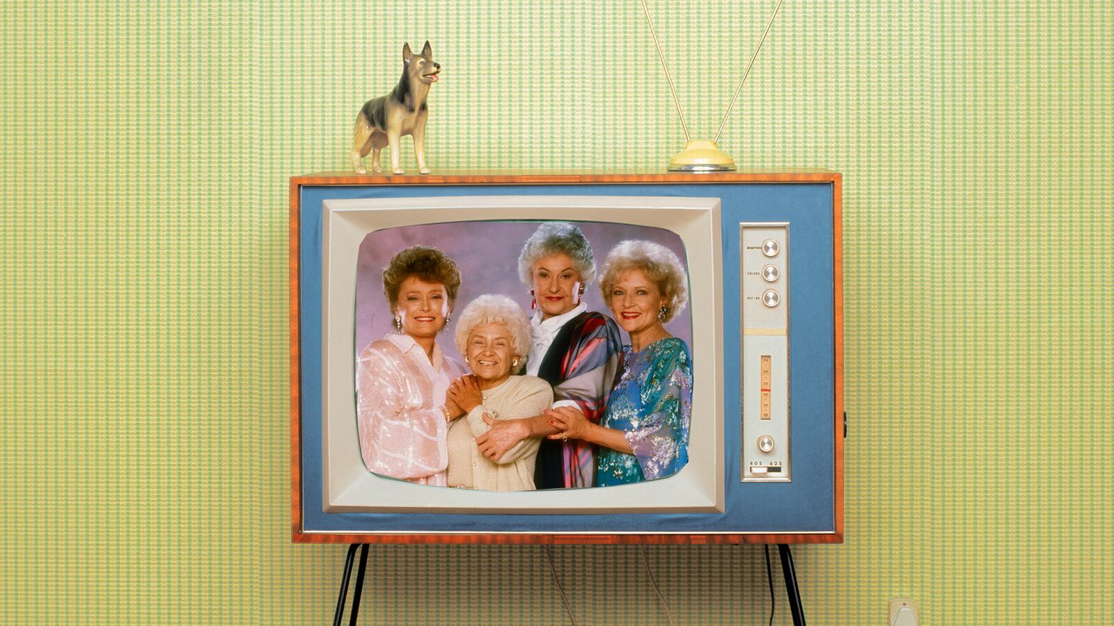 articles/2014/05/10/thank-you-for-being-a-friend-why-tv-re-runs-never-grow-old/140509-teeman-comfort-tease_lfhrkh