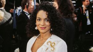 American actress, singer and dancer Jasmine Guy, wearing a white outfit with gold and silver detail, attends the 63rd Academy Awards at the Shrine Auditorium in Los Angeles, California, 25th March 1991. (Photo by Michael Montfort/Michael Ochs Archives/Getty Images)