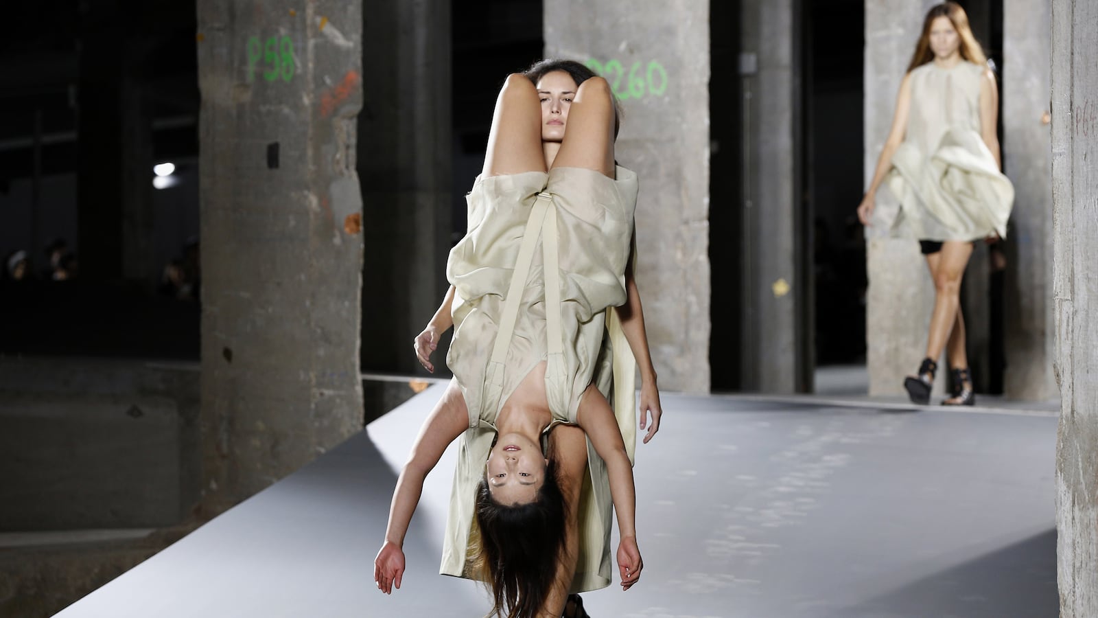 articles/2015/10/01/after-penises-rick-owens-shows-models-wearing-models-in-paris/151001-foreman-wearing-models-tease_f27azn