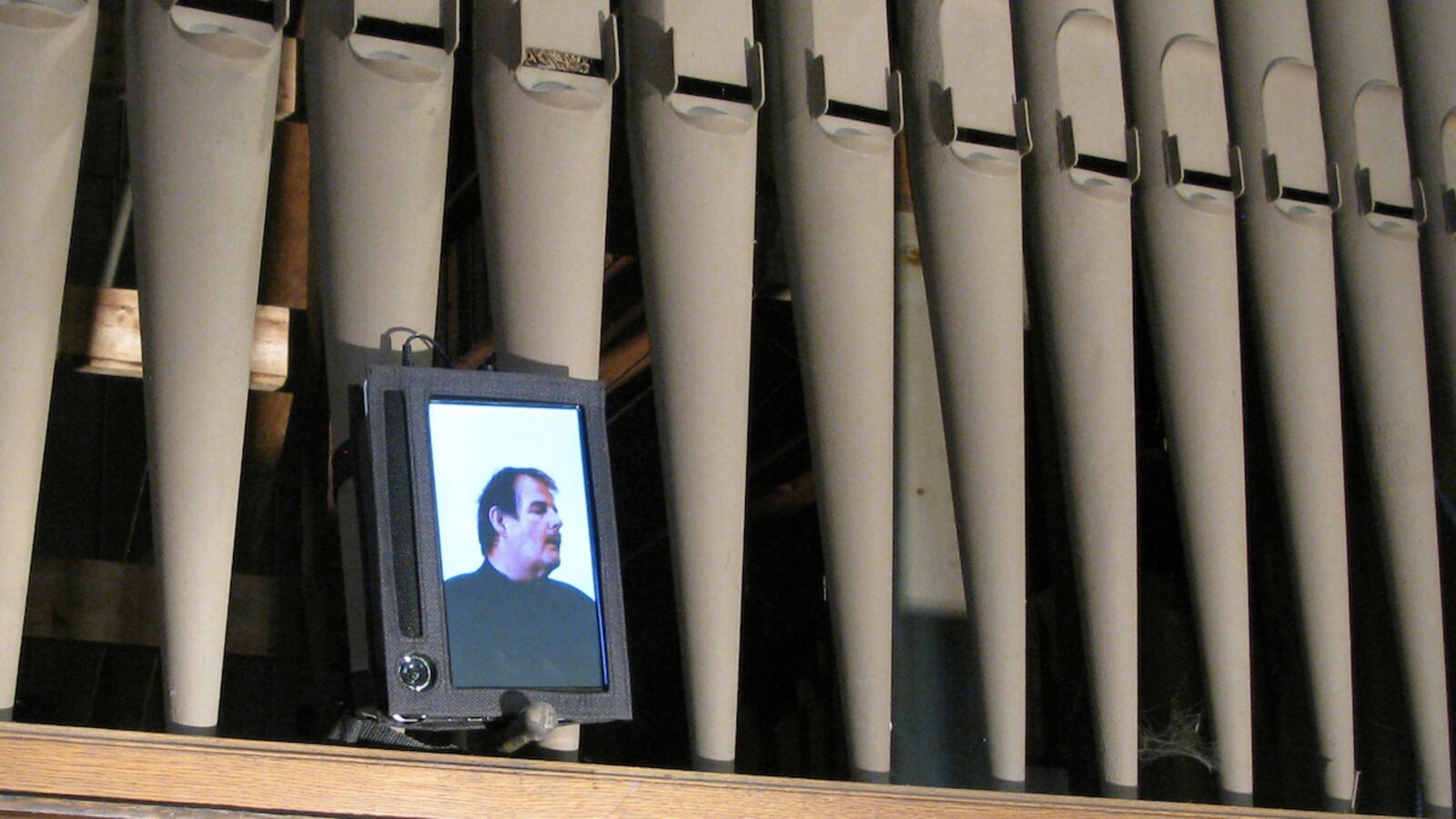 articles/2013/12/10/church-birdsong-by-david-blatherwick-is-the-daily-pic-by-blake-gopnik/birds-daily-pic_frqkg7