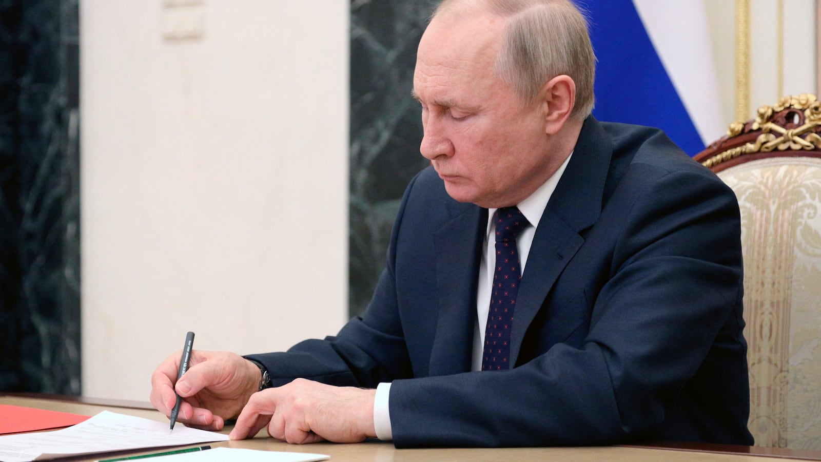 2022-03-11T084414Z_1888800777_RC280T9Y4N3S_RTRMADP_3_UKRAINE-CRISIS-PUTIN_slxxil