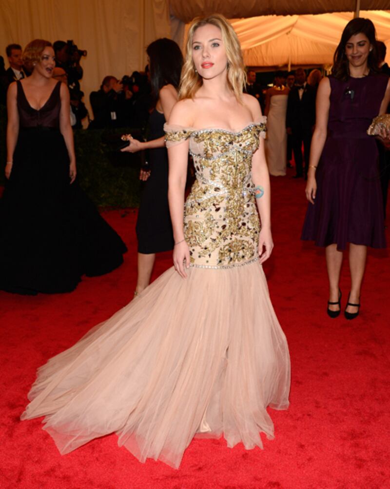 galleries/2012/05/07/met-gala-2012-red-carpet-best-dressed-from-costume-institute-gala/met-costume-gala-johansson_m0g16r