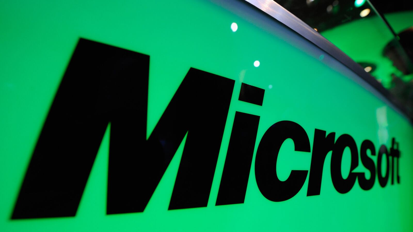 cheats/2011/11/09/microsoft-yahoo-aol-team-up/microsoft-considers-yahoo-buyout-cheat_qvrjcj