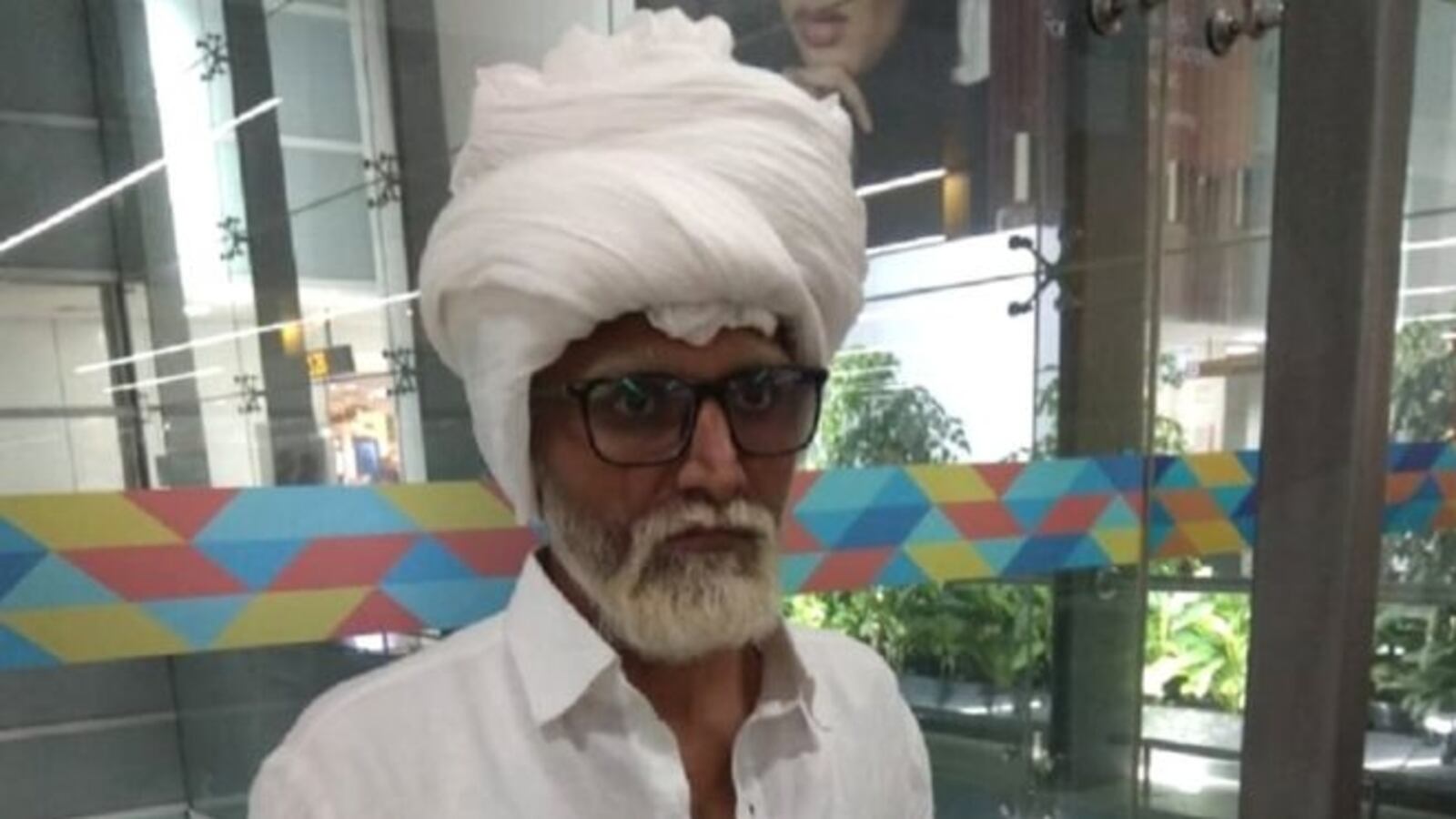 _108753418_indianmanimpersonatortop_morxrl