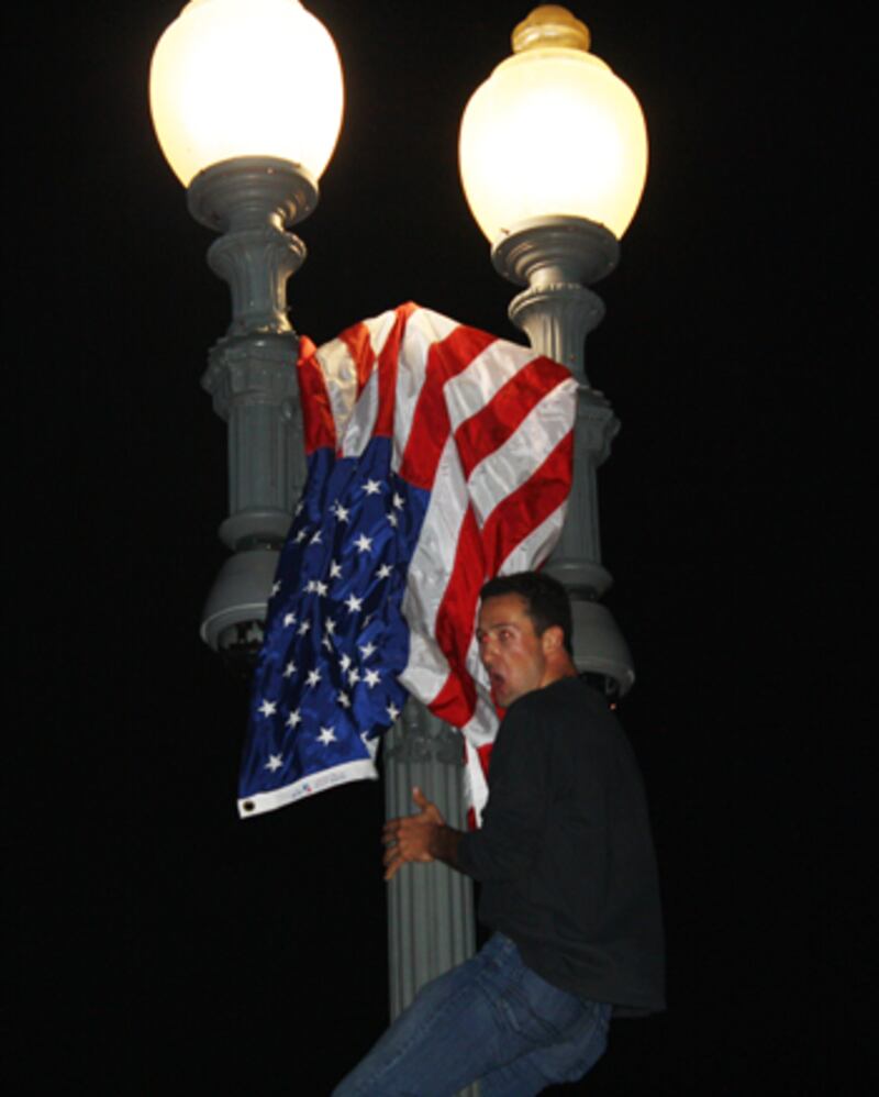 galleries/2011/05/02/osama-bin-laden-s-death-the-world-reacts/osama-bin-laden---world-reacts-8_k28tjn