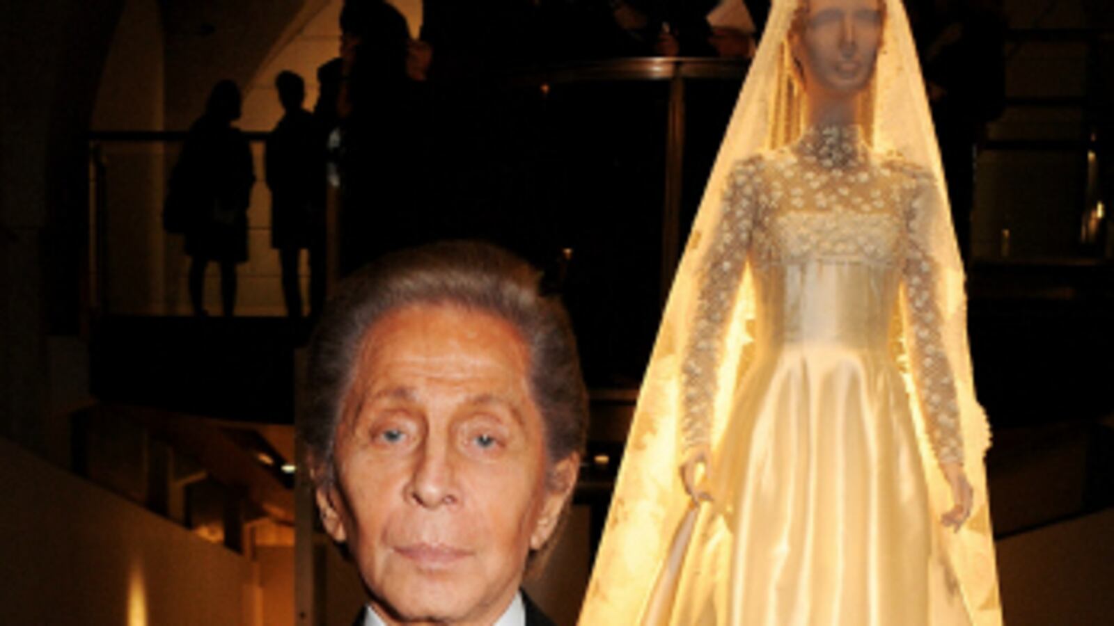 articles/2012/11/29/valentino-exhibition-hits-london-versus-taps-j-w-anderson/valentino_somerset_xbel1s