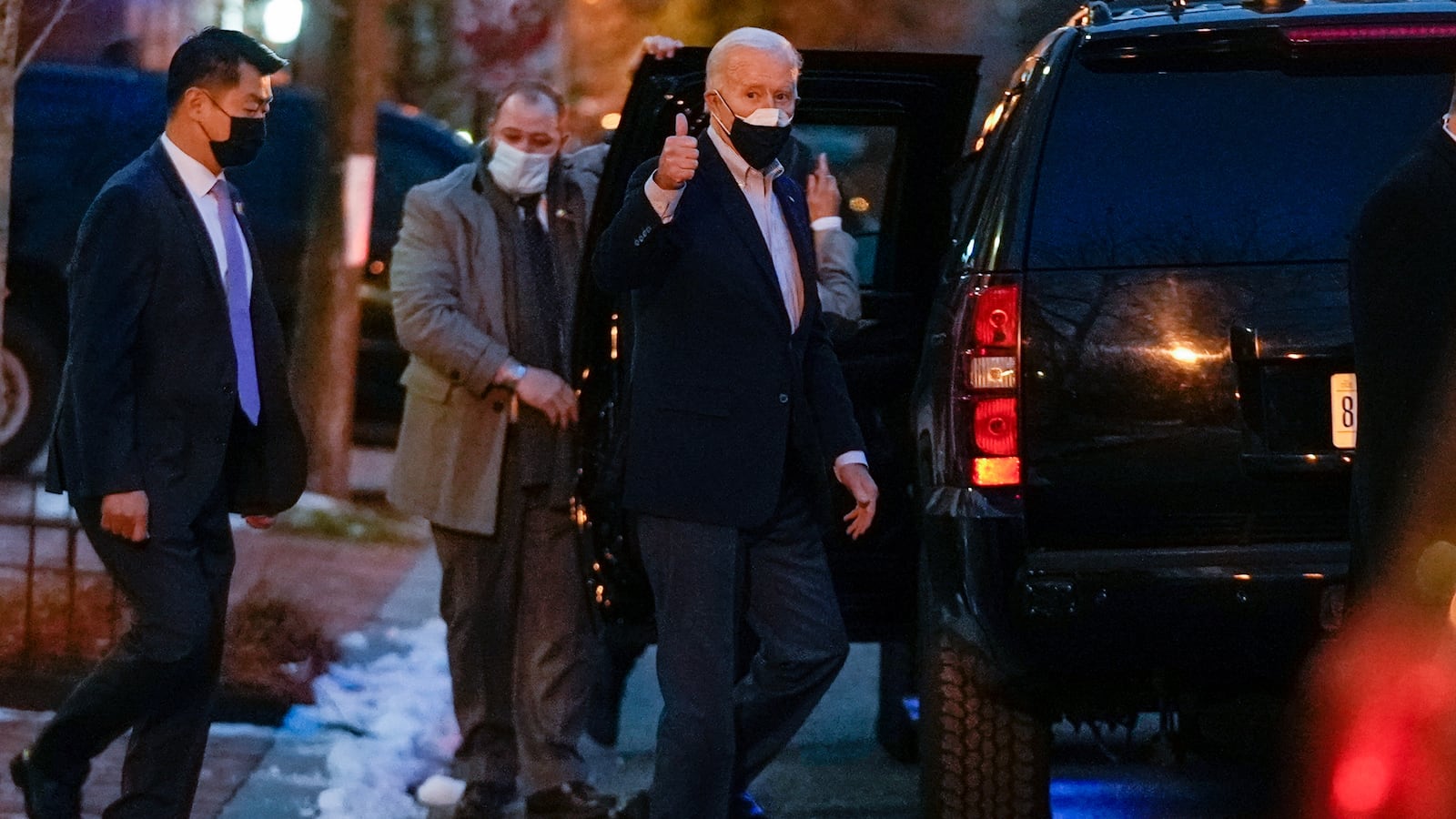 2021-02-20T233530Z_490997018_RC2NWL9248KU_RTRMADP_3_USA-BIDEN_bqudgy