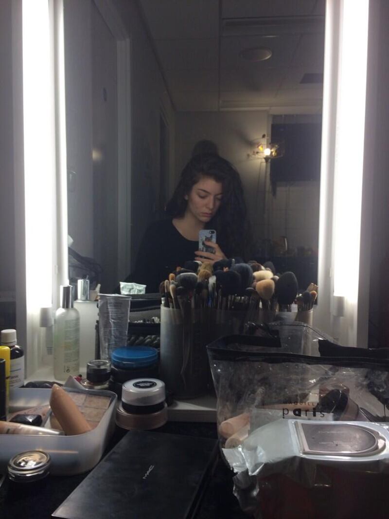 galleries/2014/02/23/michael-b-jordan-lorde-and-the-week-s-best-celebrity-selfies/140221-celeb-selfies-lorde_ifiv0x