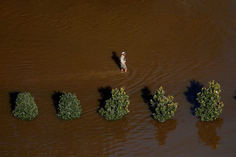 galleries/2016/10/11/north-carolina-under-water-after-hurricane-matthew-photos/161011-NC-flooding02_tmvp5k