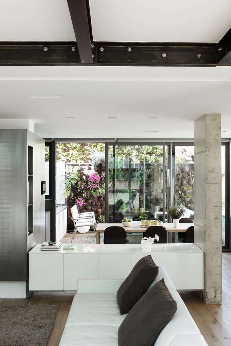 galleries/2013/02/25/omg-i-want-this-house-paris-photos/130222-omg-paris4_rmkqdi