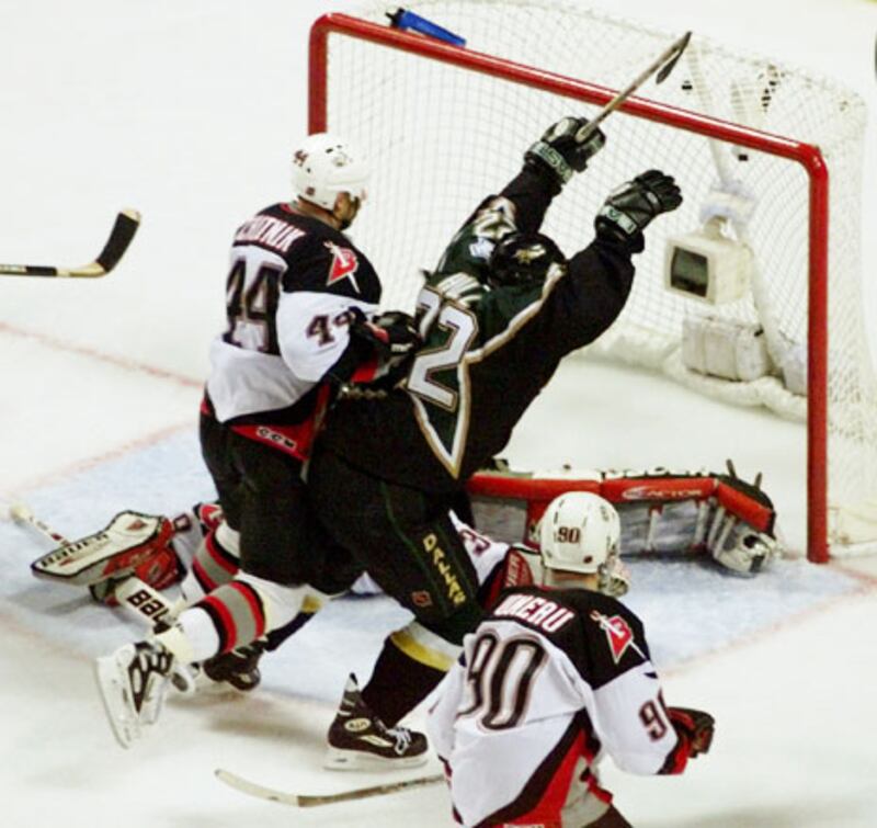 galleries/2010/06/03/the-10-worst-blown-calls-in-sports-history/sports-calls---hull_cj5czs