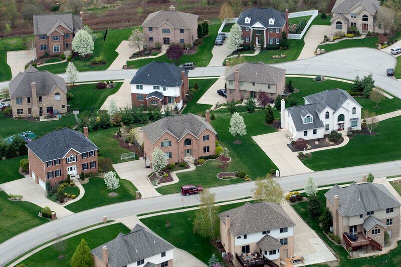 articles/2011/12/13/housing-market-s-hot-spots-run-counter-to-weak-sales-overall/housing-market-hot-spots-tease_speki8