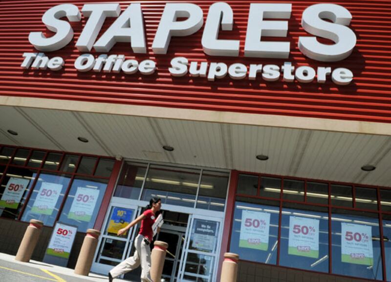 galleries/2010/11/19/black-friday-stores/black-friday-stores---staples_nuetem