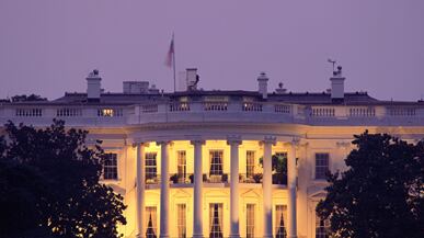 cheats/2011/04/06/obama-meeting-fails-to-achieve-budget-agreement/white-house-at-night_cwevwh