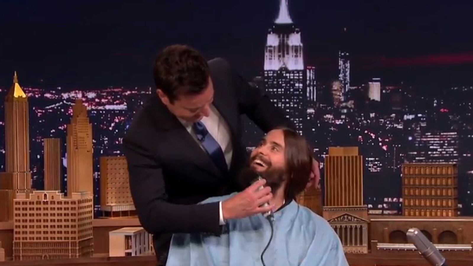 articles/2014/08/21/viral-video-of-the-day-jared-leto-tries-a-new-barber/140821-VV-Letobeard-tease_dztuzw