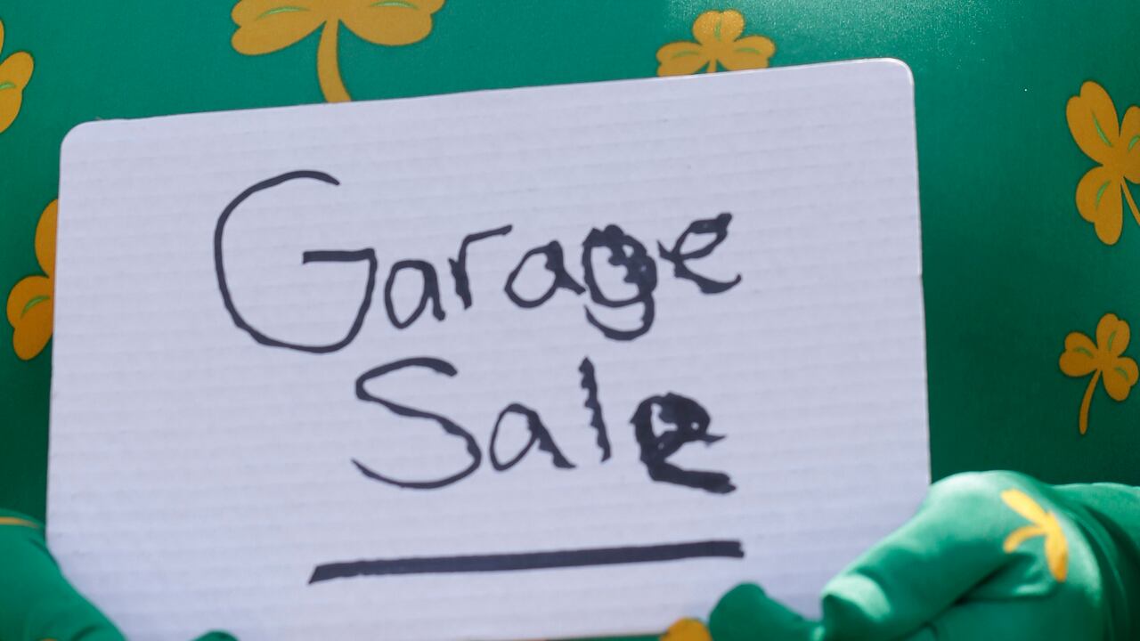 cheats/2013/06/13/husband-sells-23k-ring-for-10/130613-wedding-ring-cheat_djkmdg