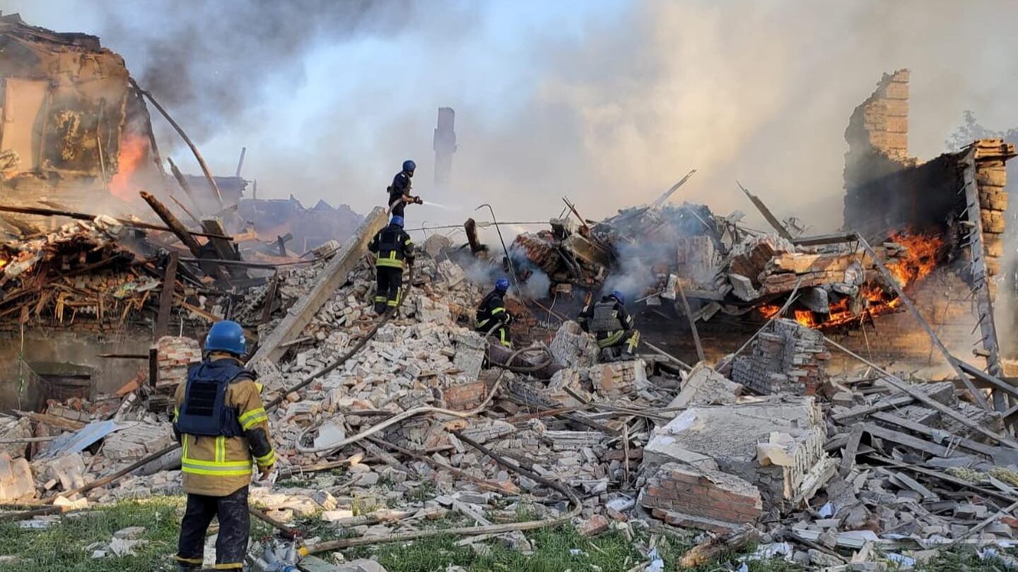 2022-05-08T070732Z_1460134298_RC2V2U9BMTPH_RTRMADP_3_UKRAINE-CRISIS-LUHANSK_o9dnie