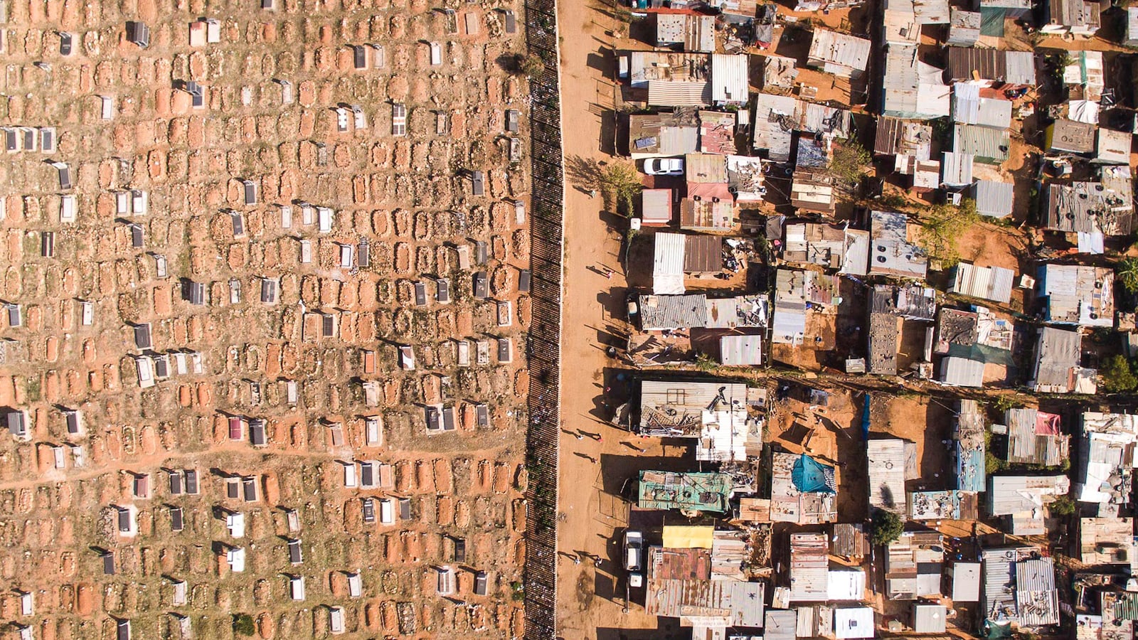 galleries/2016/08/13/a-stark-look-at-south-africa-from-above/160701-Johnny-Miller-gallery-03_r7pnki