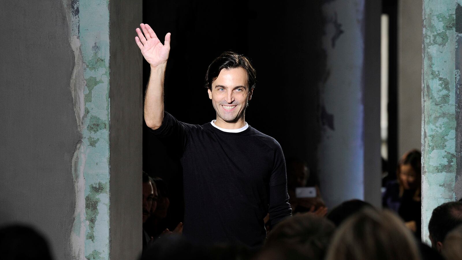 articles/2013/01/04/silicon-valley-goes-formal-naomi-campbell-got-mugged/anticipated-fashion-ghesquiere_fpmybn