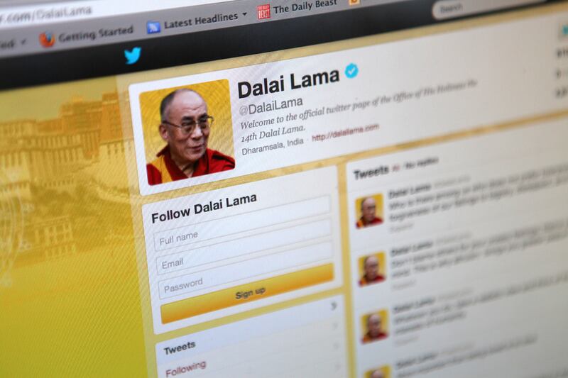 articles/2012/08/06/dalai-lama-twitter-rockstar-the-virtual-influence-of-his-holiness/dalai-lama-twitter-teaser_cotucc