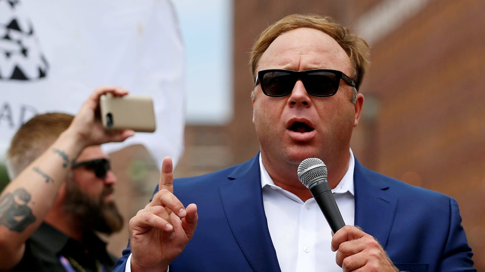 180731-alex-jones-defamation-case-cheat_stqdr4