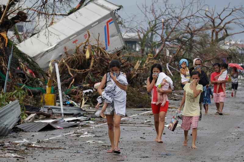 galleries/2013/11/08/monster-typhoon-haiyan-barrels-into-philippines-photos/131110-typhoon4_t7esit