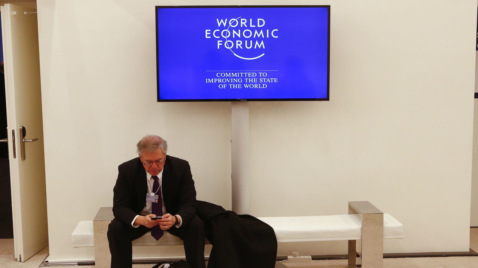 cheats/2016/01/17/richest-1-wealthier-than-rest-of-world/160117-oxfam-global-inequality-report-cheat_iyrjem