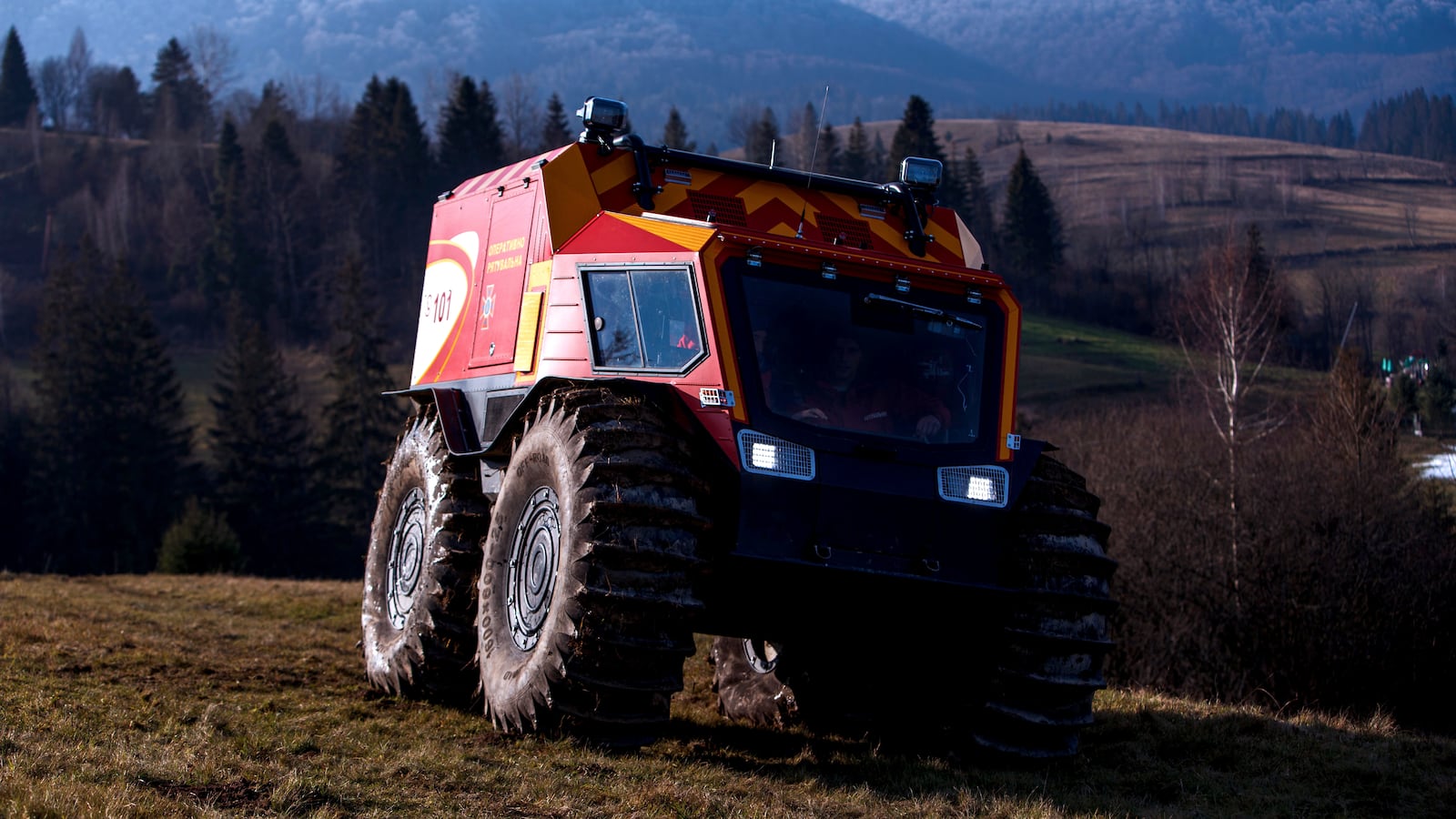 220718-swenson-apocalyptic-vehicle-ukraine_bdbrjv