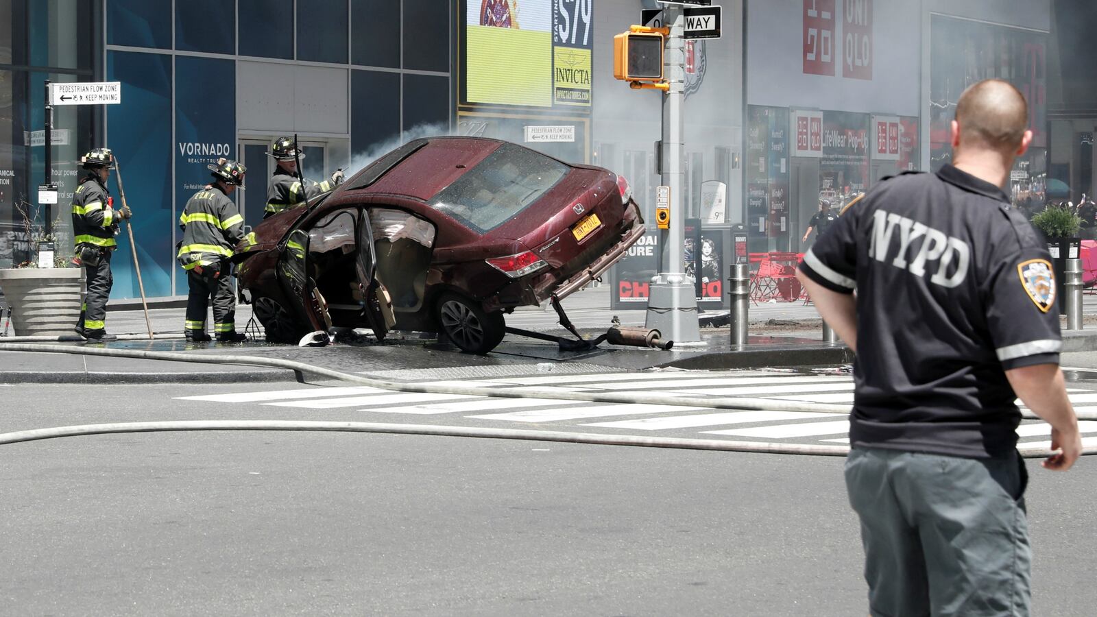 170519-cheat-ny-times-square_hix4nx