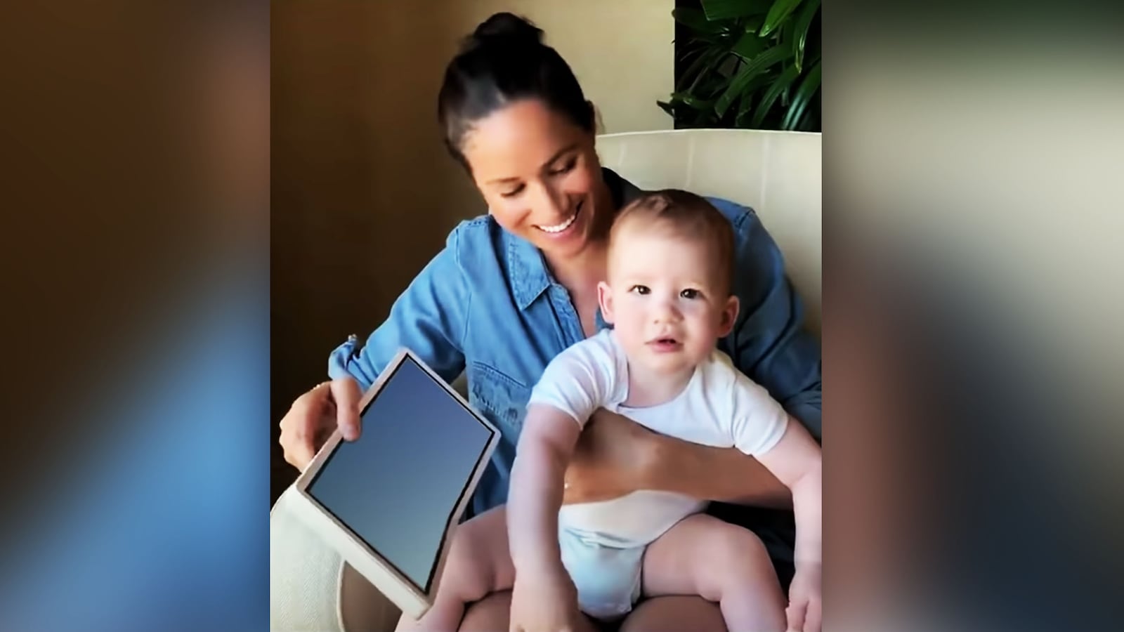 210517-archie-express-tease_dmzraa