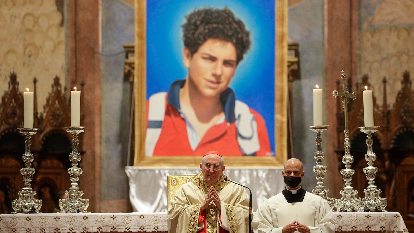 201012-moss-millennial-saint-tease_uxgjr0